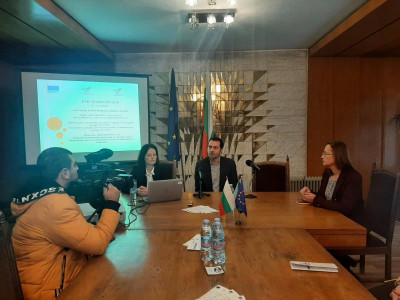 ПРЕДСТАВИХА ДЕЙНОСТИТЕ ПО ПРОЕКТА „ПО-БЛИЗКИ И ПО-УСПЕШНИ В ОБЩИНА СМОЛЯН”