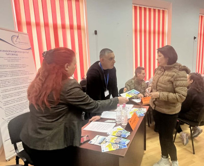 ОИЦ- Търговище представи възможностите за европейско финансиране на трудова борса в Омуртаг