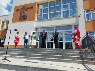 В ДЕВИН ОТКРИХА ОФИЦИАЛНО ОБНОВЕНАТА СГРАДА НА СУ "ХРИСТО БОТЕВ"