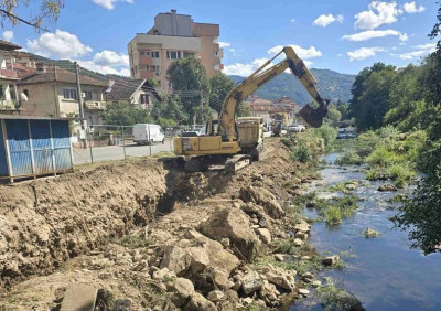 Укрепват бреговете на река Девинска с природосъобразни решения
