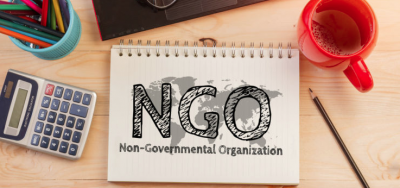 надпис NGO