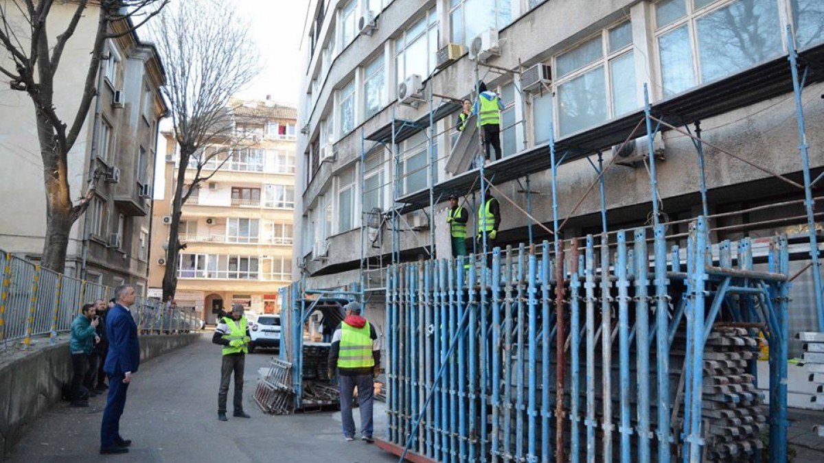 ЗАПОЧНА ОБНОВЯВАНЕТО НА СГРАДАТА НА ВАРНЕНСКАТА ПОЛИЦИЯ ПО ЕВРОПРОЕКТ