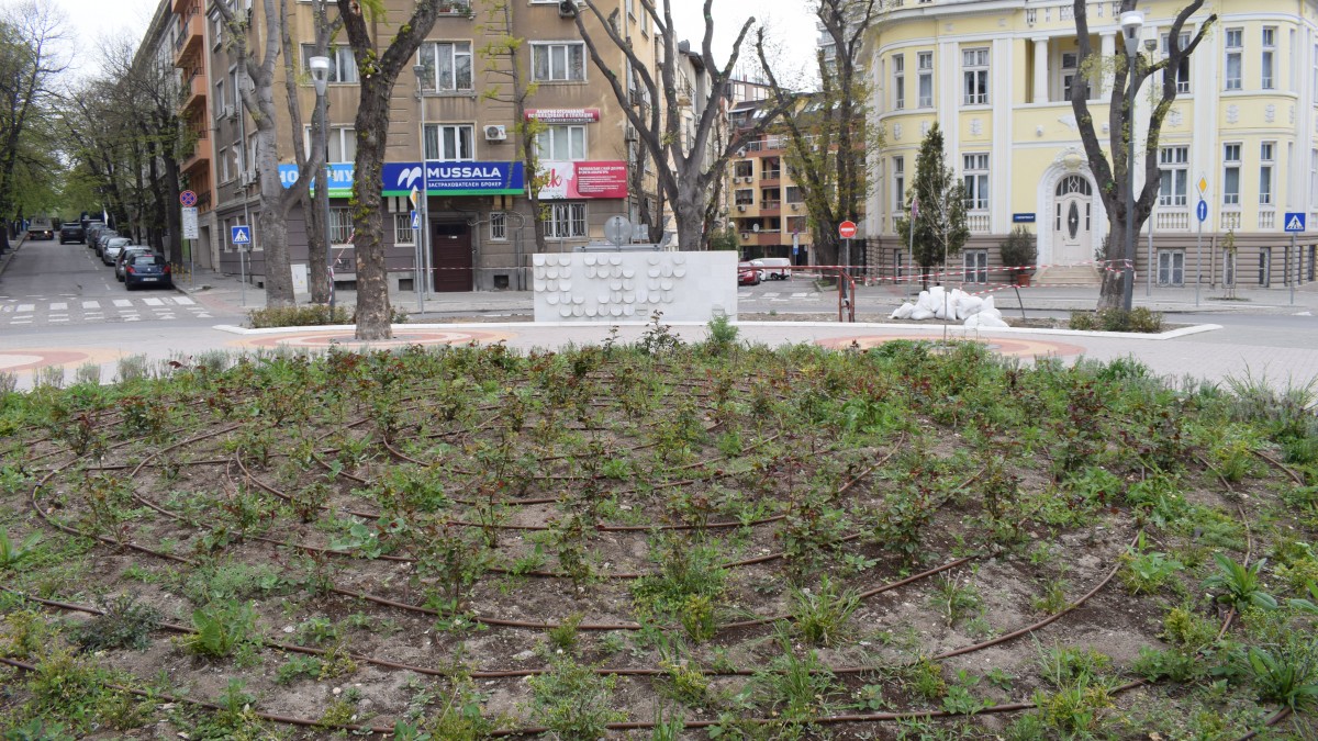 ВОДНО ОГЛЕДАЛО ЩЕ КРАСИ ШИШКОВАТА ГРАДИНКА ВЪВ ВАРНА