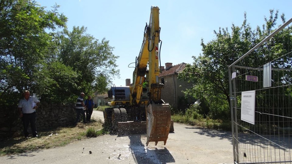 СИМВОЛИЧНА ПЪРВА КОПКА СЛОЖИ НАЧАЛО НА ИЗПЪЛНЕНИЕТО НА НАЙ-МАЩАБНИЯ ПРОЕКТ НА ОБЩИНА ВЕТРИНО (СНИМКИ)