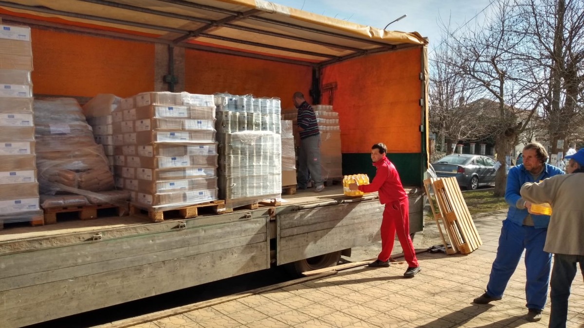 БЛИЗО 250 ЖИТЕЛИ НА БЯЛА ПОЛУЧИХА ПАКЕТИ С ХРАНИТЕЛНИ ПРОДУКТИ