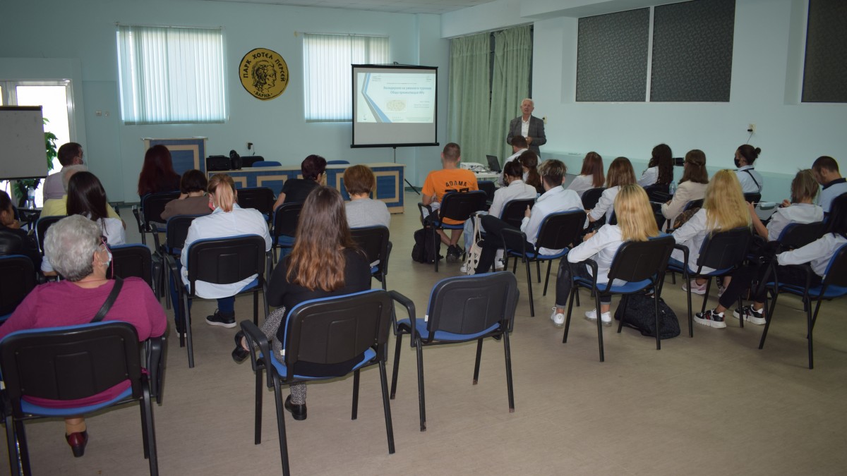 ОИЦ-ВАРНА ПРЕДСТАВИ ДЕЙНОСТТА СИ НА КОНФЕРЕНЦИЯ, ПОСВЕТЕНА НА МЛАДЕЖКАТА ЗАЕТОСТ