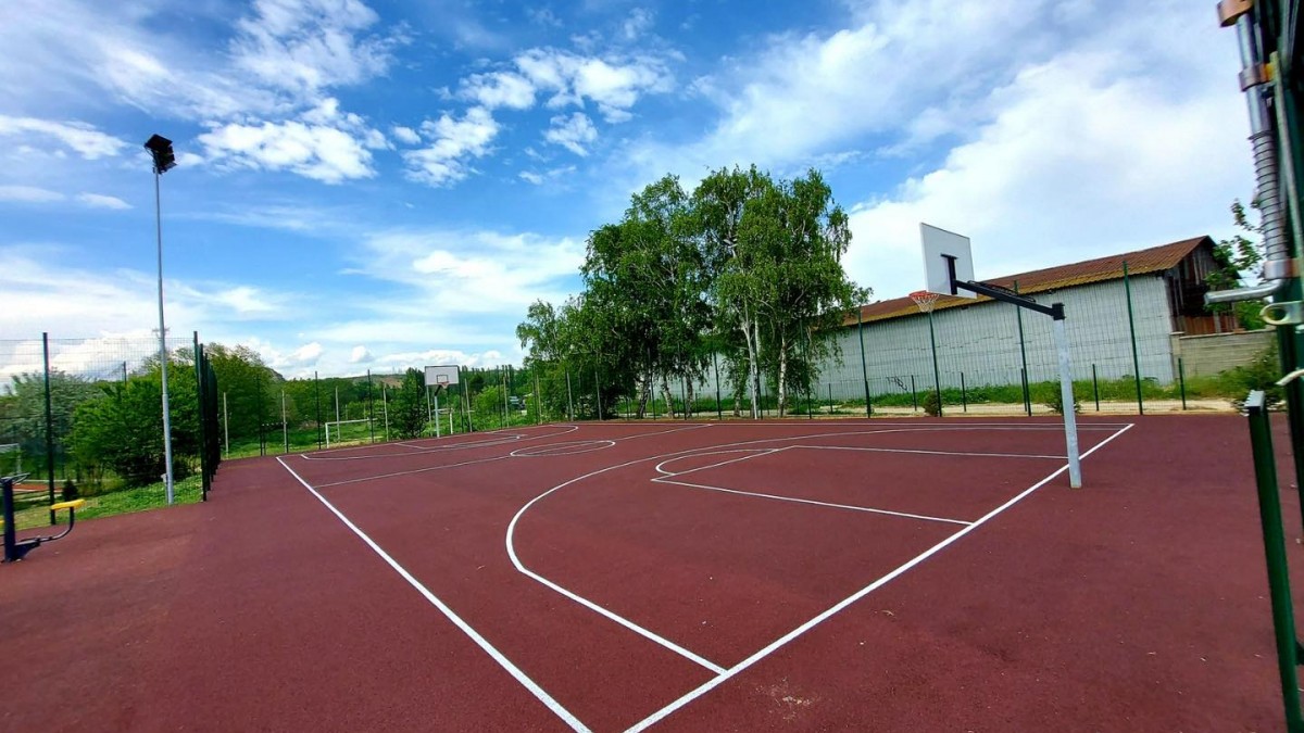 ПО ПРОЕКТ ИЗГРАДИХА НОВА СПОРТНА ЗОНА В БЕЛОСЛАВ