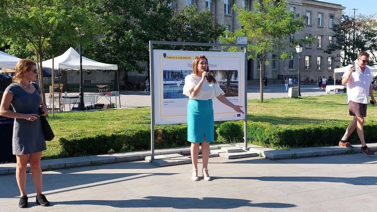 Зам.-кметът Златомира Стефанова открива изложбата 