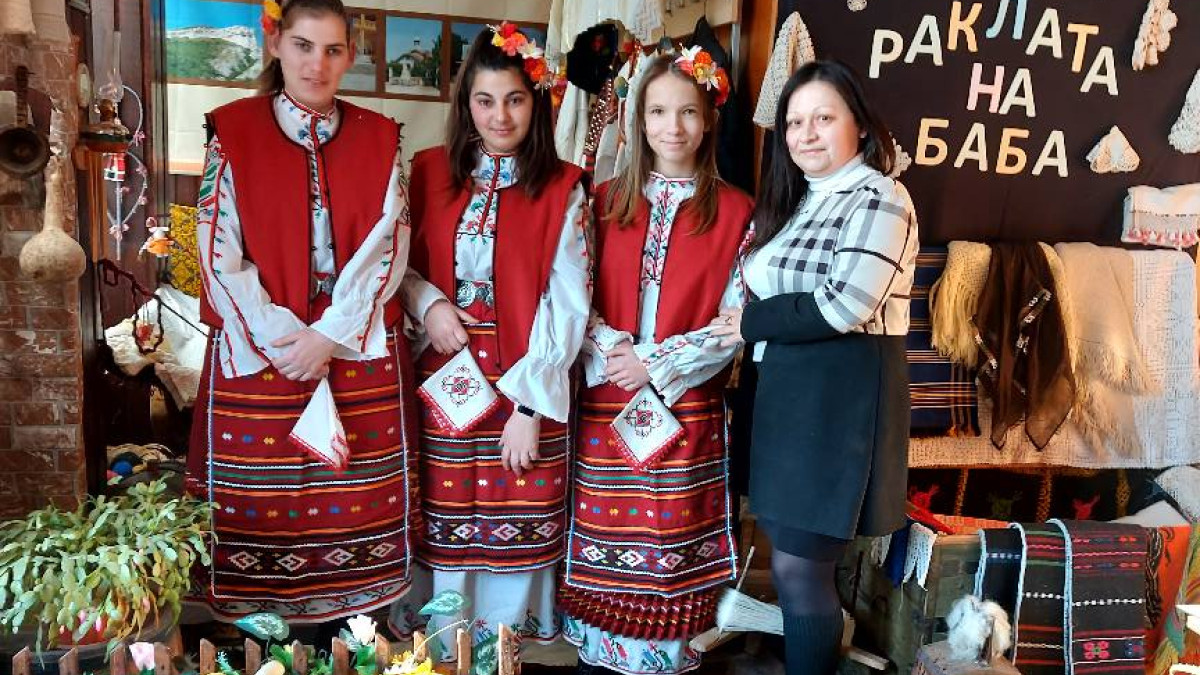 ВАРНЕНСКО ЧИТАЛИЩЕ ЗАКУПИ НОСИИ ЗА СЪСТАВИТЕ СИ С ЕВРОПЕЙСКИ СРЕДСТВА