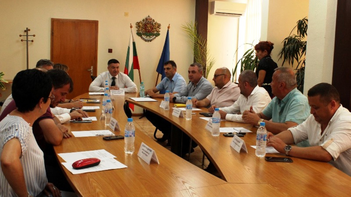 Управителят на ОИЦ-Разград участва в работна среща на областния управител и кметовете на общини