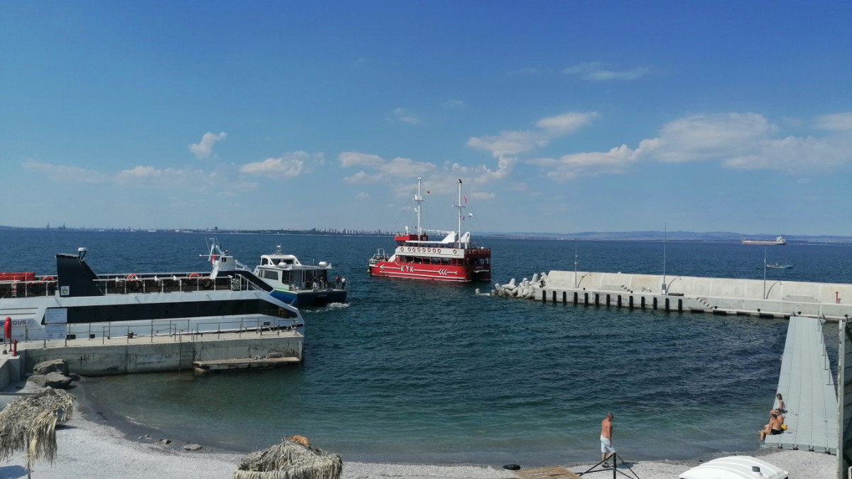 Разширяване на съществуващ пристан и изграждане на нов за малки плавателни съдове в акваторията на остров Света Анастасия