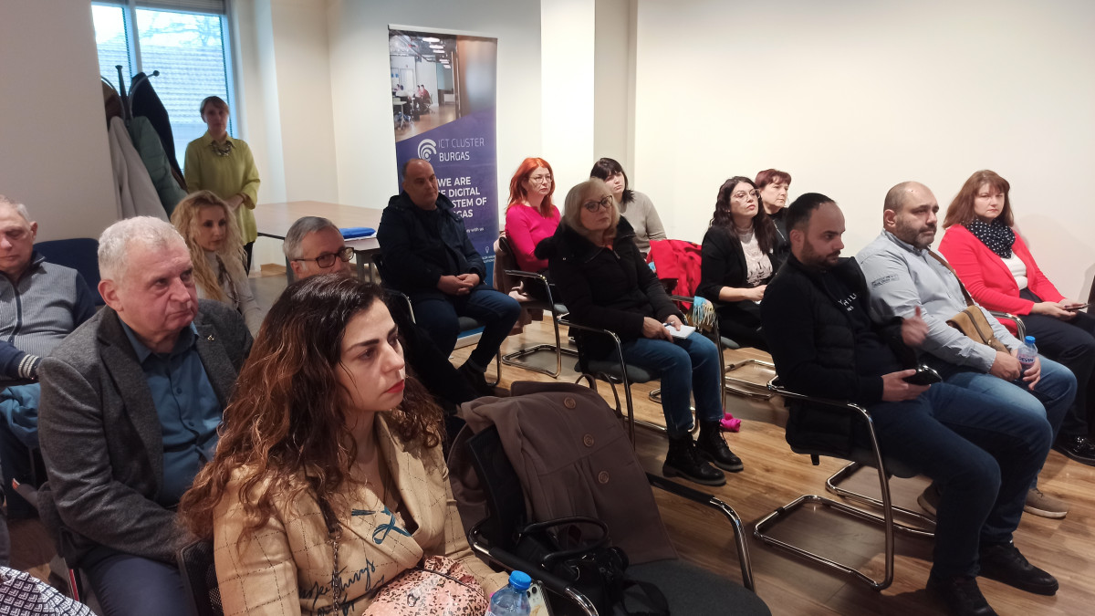 Експерти от Областен информационен център - Бургас  взеха участие в среща-дискусия на тема: „Актуални възможности за финансиране на МСП в Бургас. Бизнес развитие и зелен растеж.“