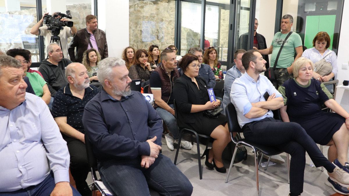 Областен информационен център – Бургас проведе обществено обсъждане на концепцията за изграждане на нов международен академичен център в Бургас 