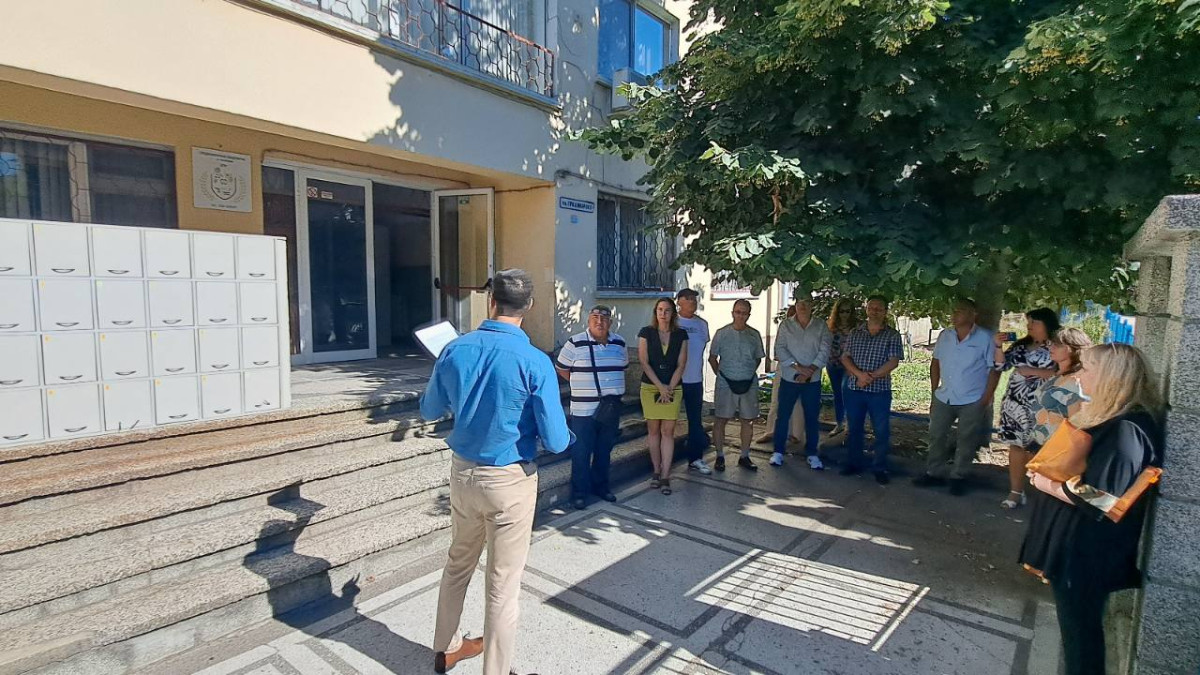 Първа копка по обновяване на Средношколско общежите в град Пазарджик 1
