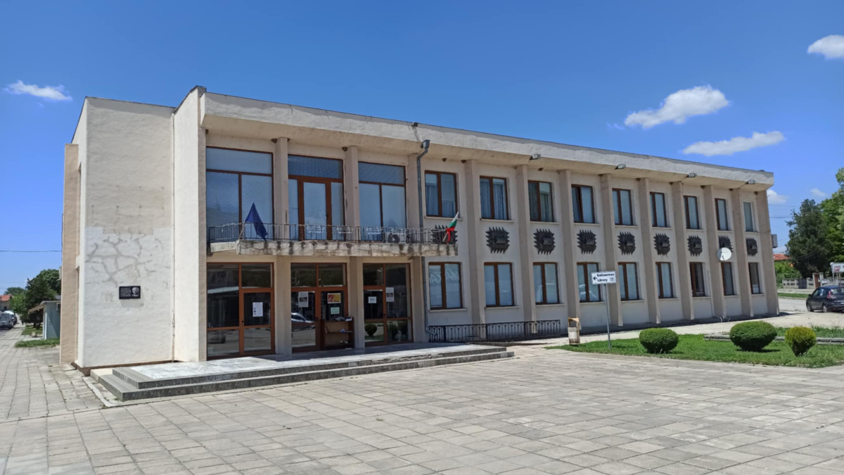 Започна енергийното обновяване на читалището в Суворово