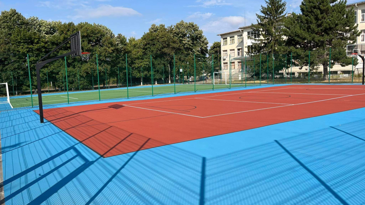 Спортна площадка в основно училище с. Нова Камена