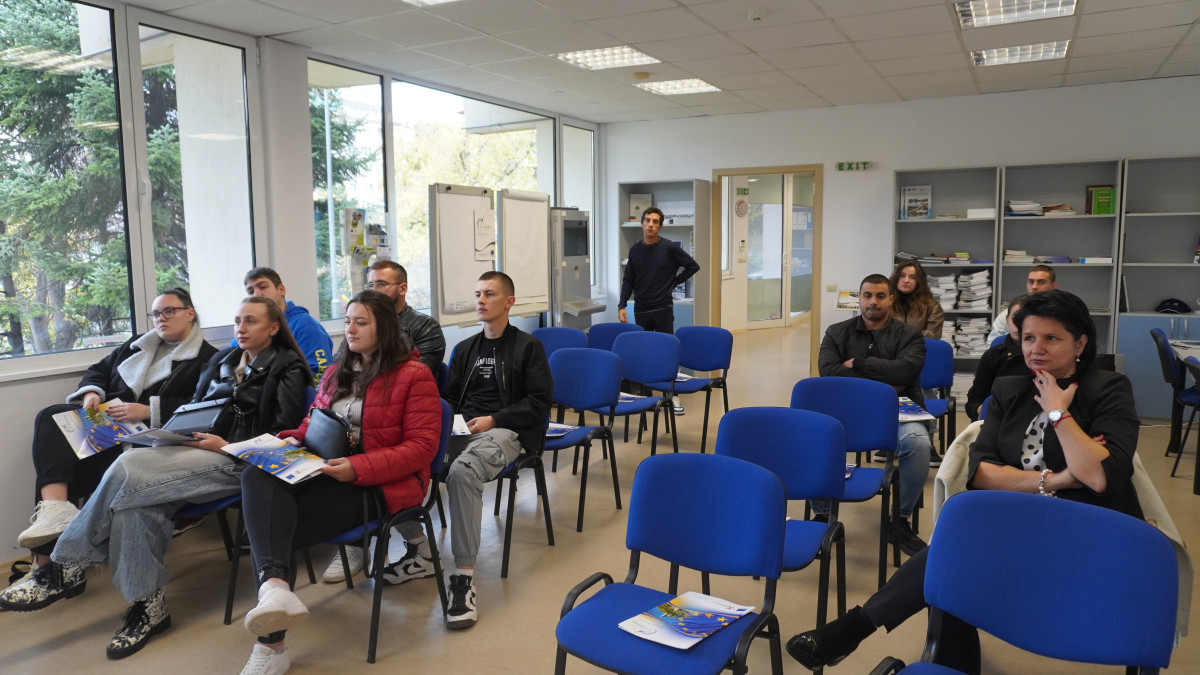 ОИЦ – ВЕЛИКО ТЪРНОВО ПОСРЕЩНА СТУДЕНТИ ОТ ВТУ „СВ. СВ. КИРИЛ И МЕТОДИЙ“