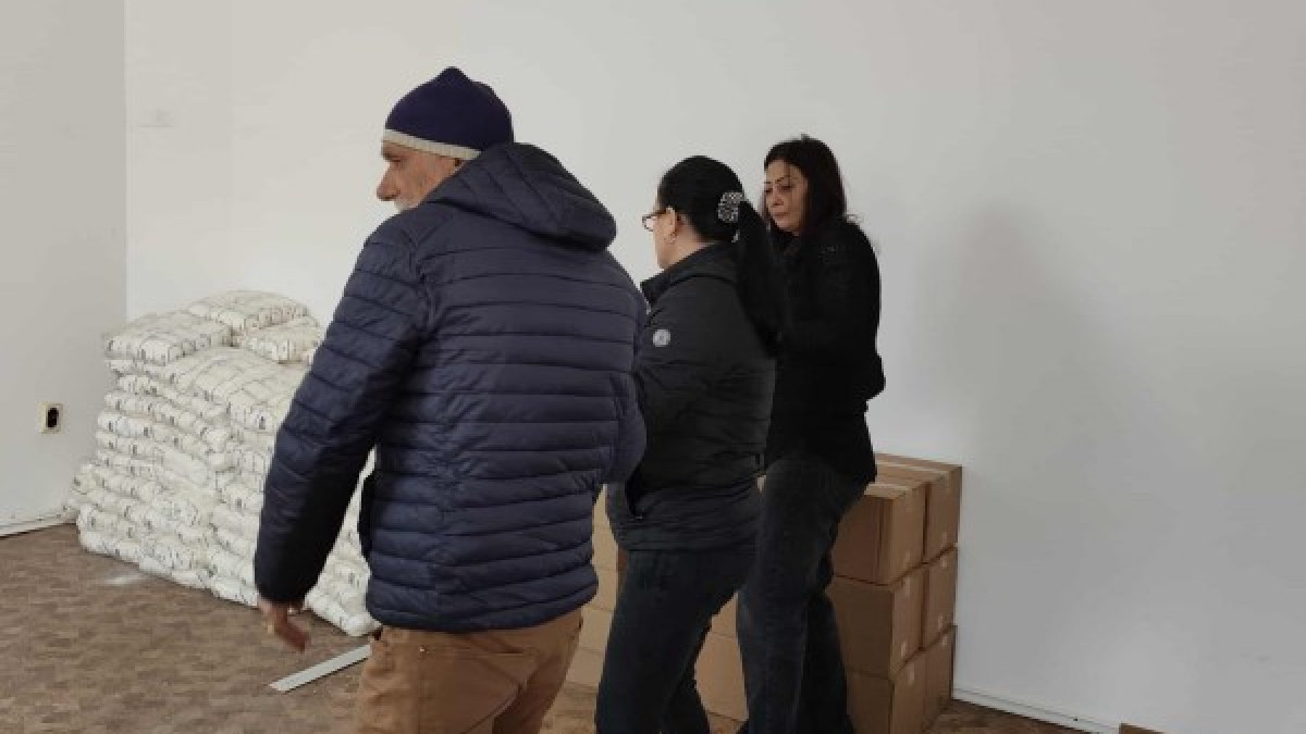 Раздават пакети с хранителни и хигиенни продукти на нуждаещи се в Община Девня