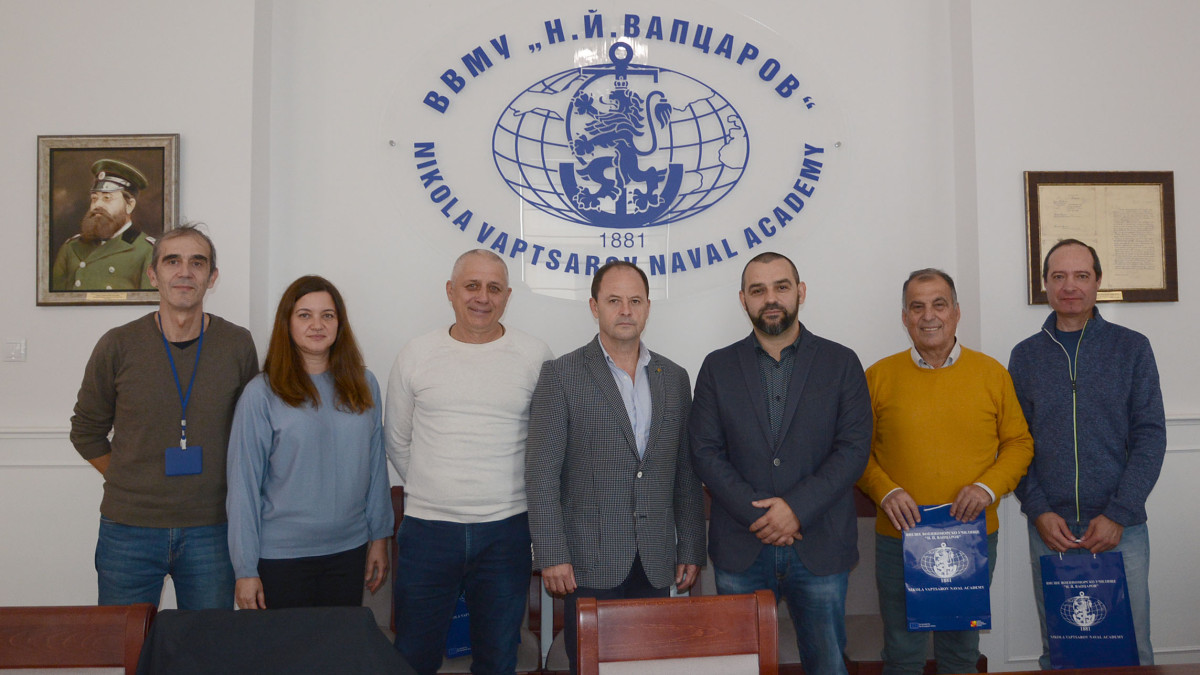 Експерти обсъдиха управлението на кризи на среща по проект във ВВМУ