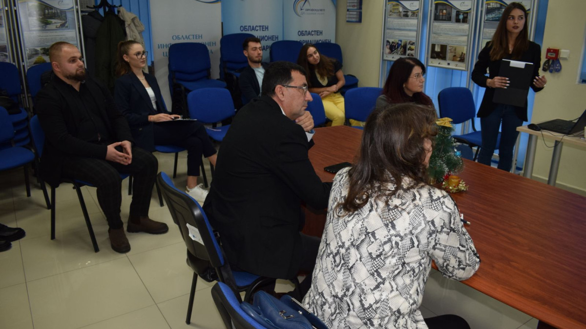 Проект за производство на здравословни мусове спечели първото място в студентския конкурс на ОИЦ-Варна