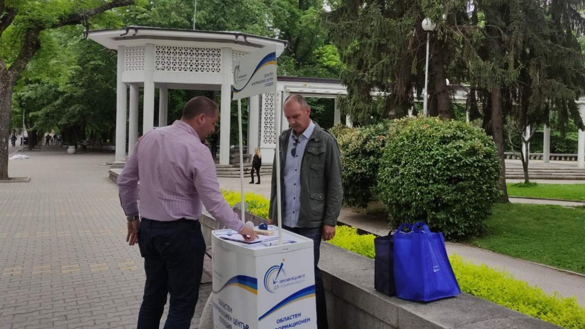 Открита приемна в Хисаря на 8 май