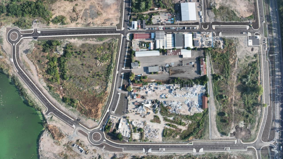 ПРИКЛЮЧИ ИЗГРАЖДАНЕТО НА НОВАТА ПРОМИШЛЕНА ЗОНА „ЮГ - ЗАПАД“ В БУРГАС