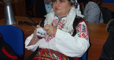 снимка на жена в народна носия