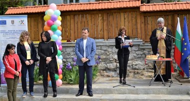 снимка от откриване на реновирана детска градина във Велико Търново