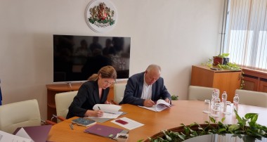 ПОДПИСАНО Е СПОРАЗУМЕНИЕ ЗА ПРОМЯНА НА ПРОЕКТ „РЕХАБИЛИТАЦИЯ И МОДЕРНИЗАЦИЯ НА СИСТЕМАТА ЗА ВЪНШНО ИЗКУСТВЕНО ОСВЕТЛЕНИЕ НА ГР. СМОЛЯН“