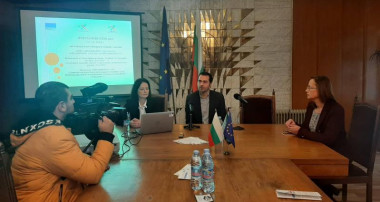 ПРЕДСТАВИХА ДЕЙНОСТИТЕ ПО ПРОЕКТА „ПО-БЛИЗКИ И ПО-УСПЕШНИ В ОБЩИНА СМОЛЯН”