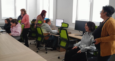ПРОФЕСИОНАЛНАТА ГИМНАЗИЯ ПО ПРИЛОЖНИ ИЗКУСТВА – СМОЛЯН С МОДЕРНА STEM СРЕДА