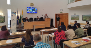 ОИЦ – ВЕЛИКО ТЪРНОВО ПРОВЕДЕ ИНФОРМАЦИОНЕН ДЕН В ОБЩИНА ПАВЛИКЕНИ