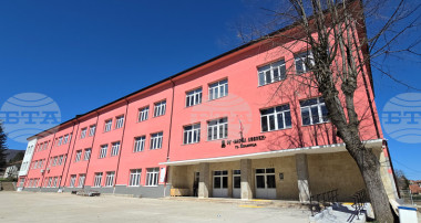 СУ „Васил Левски“ в Ябланица е с изцяло обновена и модернизирана образователна среда