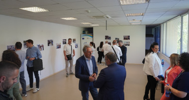 Фотоизложбата „15 години ОИЦ, 15 истории“ беше открита във Велико Търново