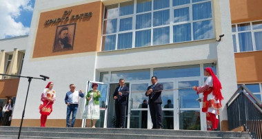 В ДЕВИН ОТКРИХА ОФИЦИАЛНО ОБНОВЕНАТА СГРАДА НА СУ "ХРИСТО БОТЕВ"